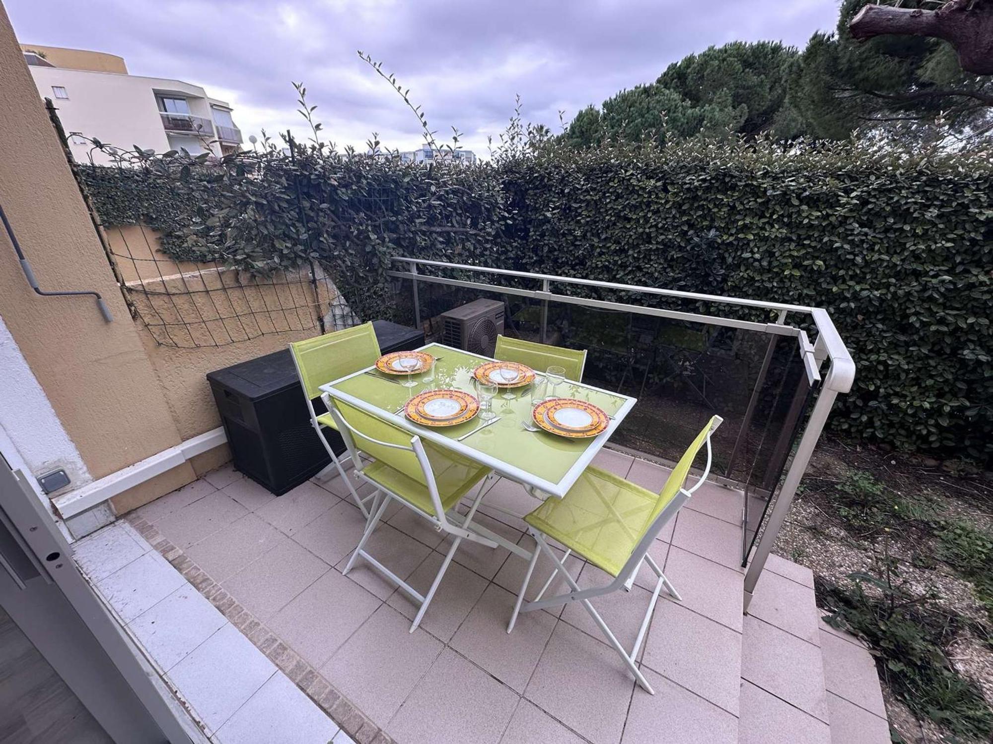 Apartment 2 Pieces Climatise Avec Garage - Grau-du-roi - Fr-1-731-131 *